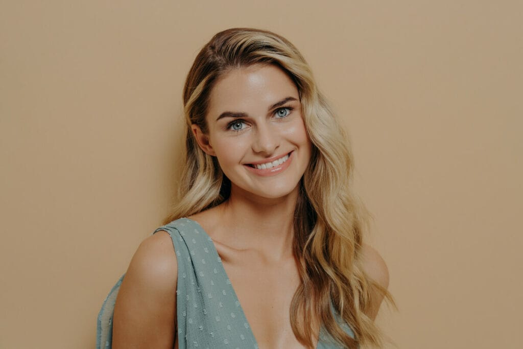Los secretos de una piel radiante: Peeling facial químico y microneedling
